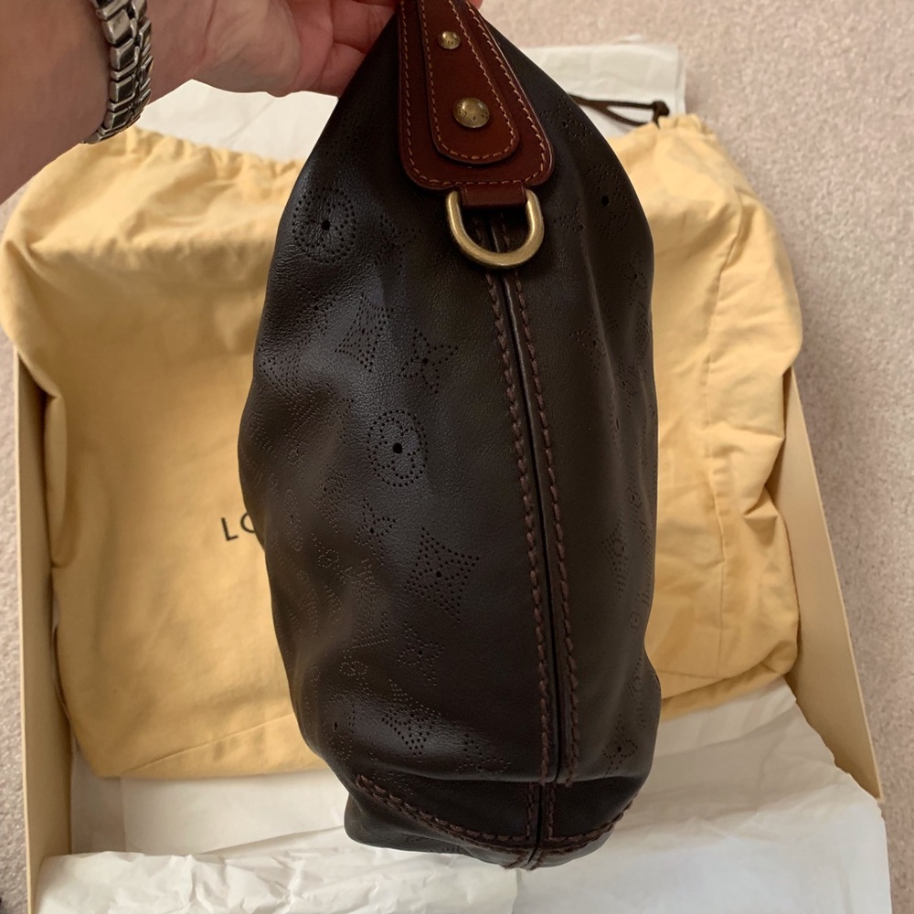SOLD❗️LOUIS VUITTON Mahina Leather Onatah GM Bag - Picture 5 of 8